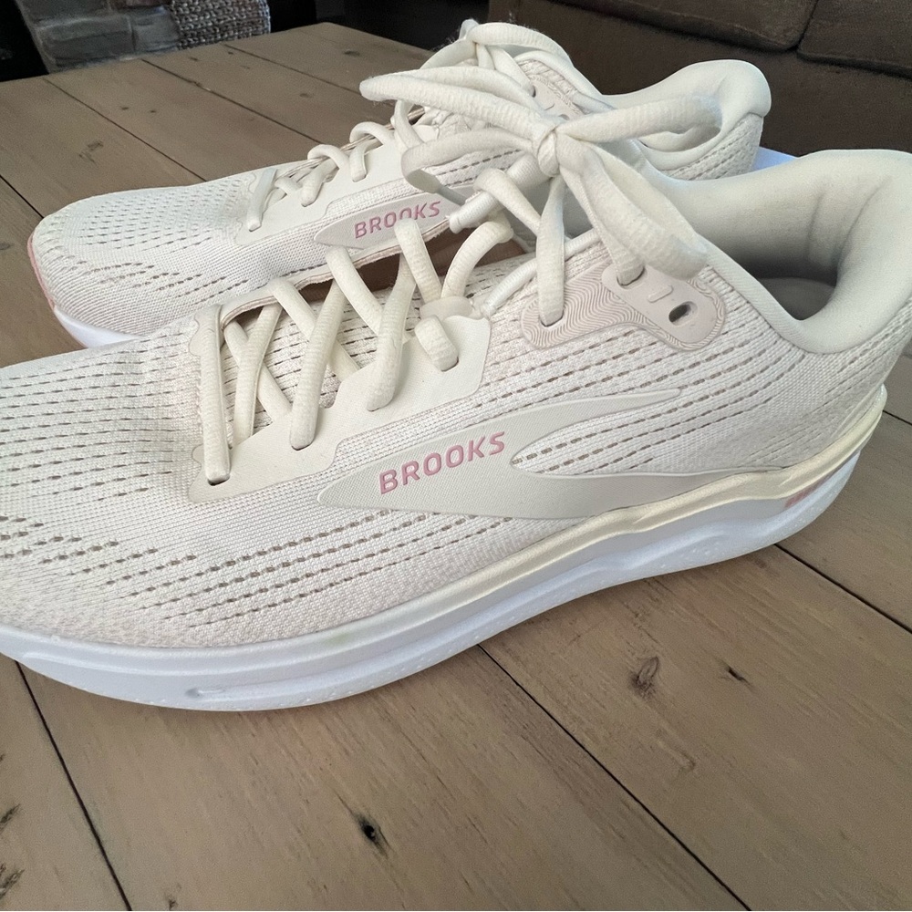 Brooks Ghost Max 2 Size 12 - Picture 2 of 11